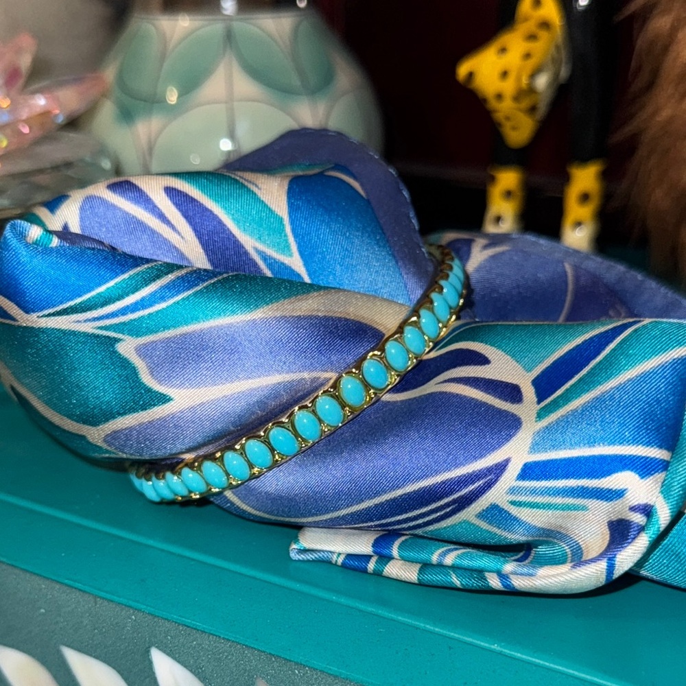 Elegant vintage Kenneth J Lane Turquoise Bangle